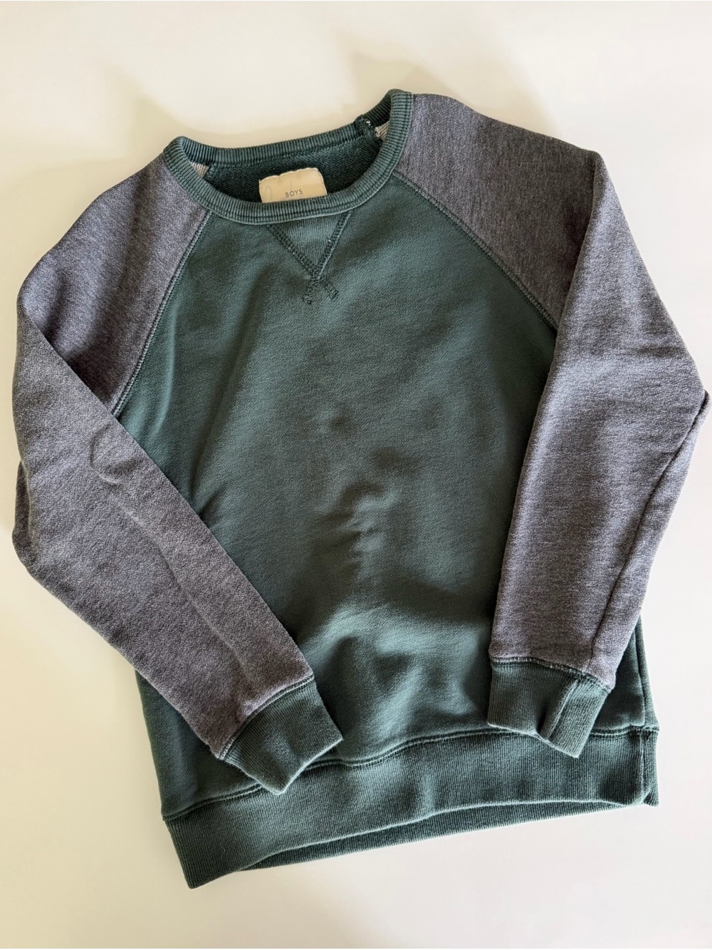 Boden Boys’ Size 7-8Y Two-Tone Green & Gray Crewneck Raglan Sweatshirt